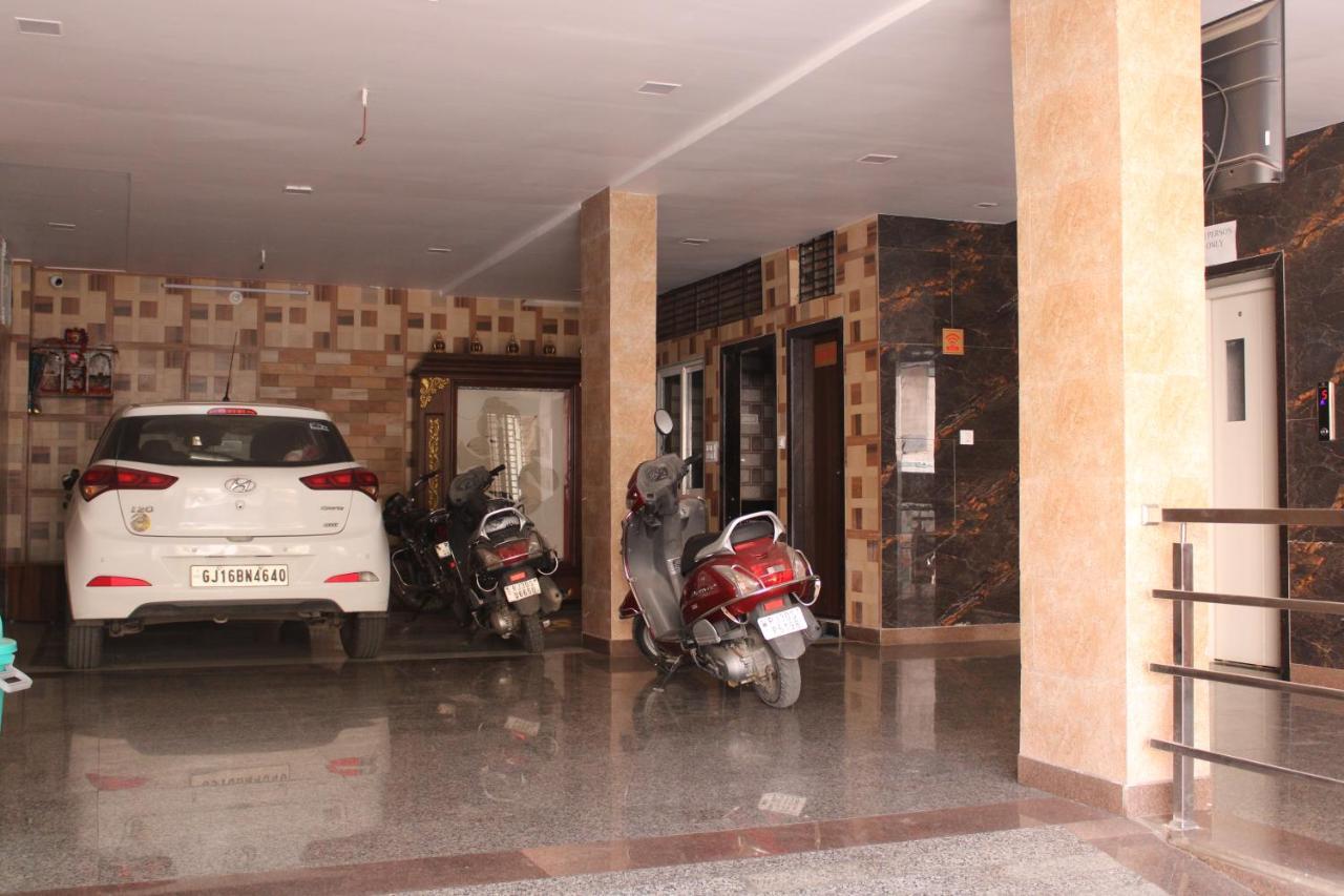 Maruti Group Of Hotels - Shri Naman Nāthdwāra Buitenkant foto