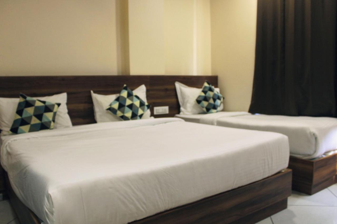 Maruti Group Of Hotels - Shri Naman Nāthdwāra Buitenkant foto