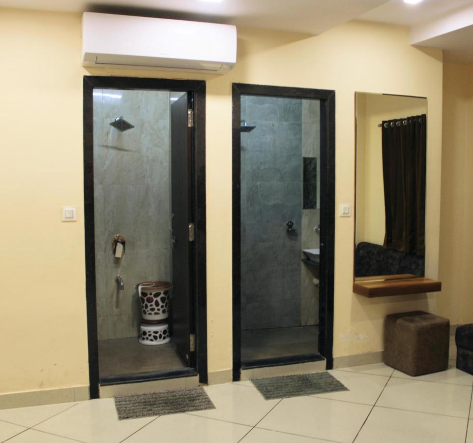 Maruti Group Of Hotels - Shri Naman Nāthdwāra Buitenkant foto