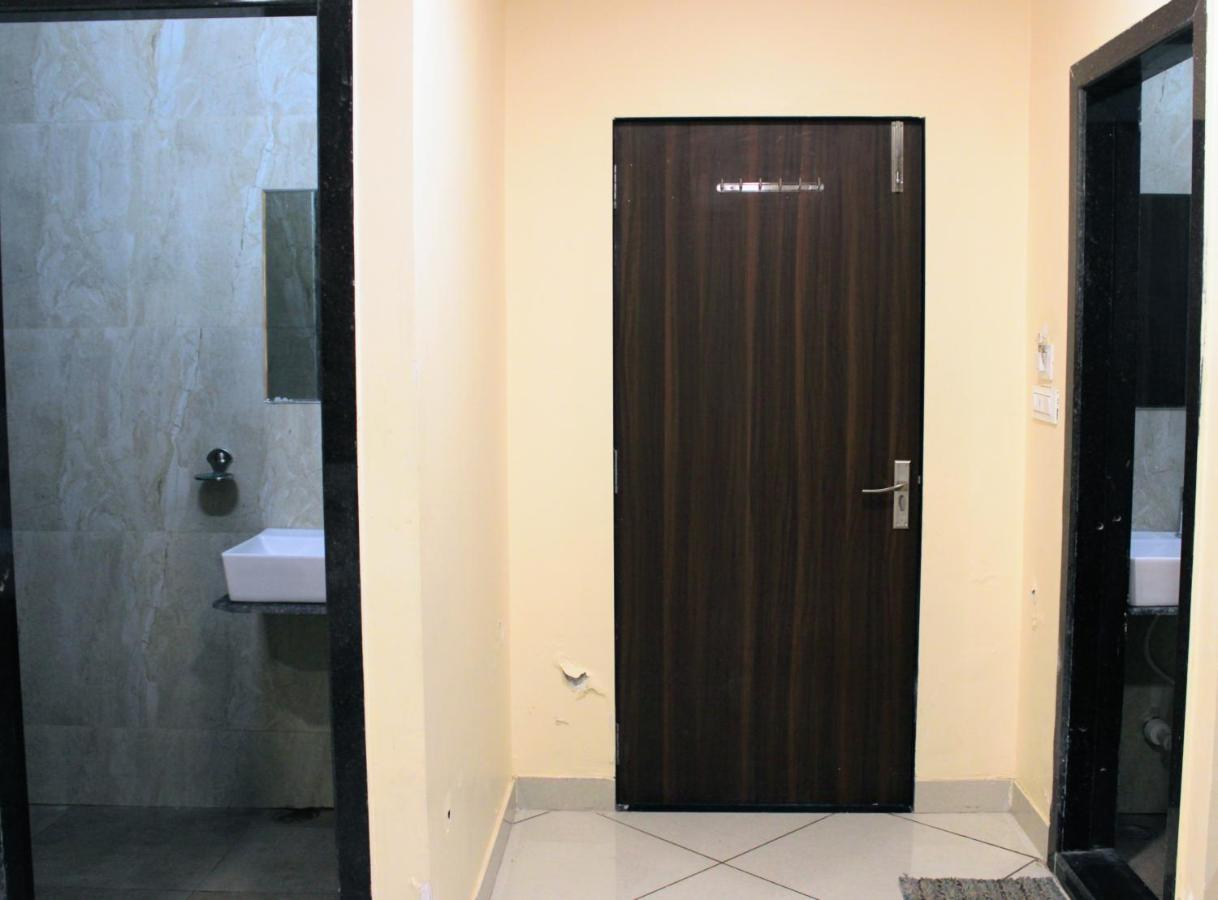 Maruti Group Of Hotels - Shri Naman Nāthdwāra Buitenkant foto