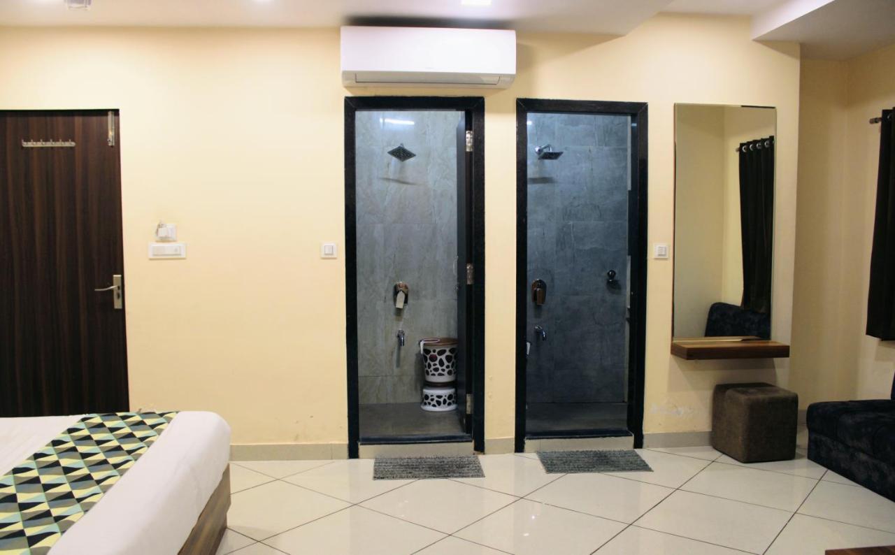 Maruti Group Of Hotels - Shri Naman Nāthdwāra Buitenkant foto