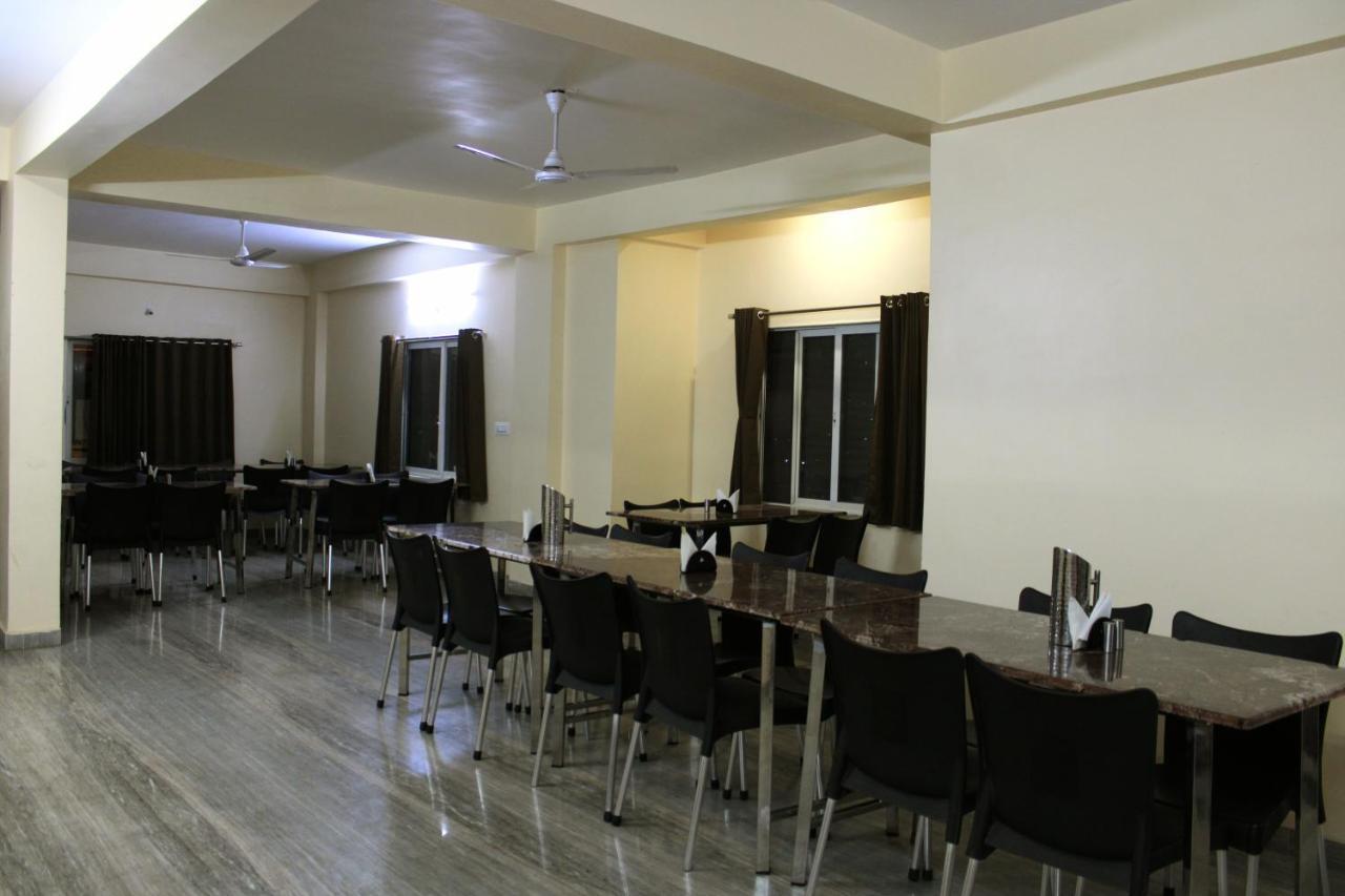 Maruti Group Of Hotels - Shri Naman Nāthdwāra Buitenkant foto