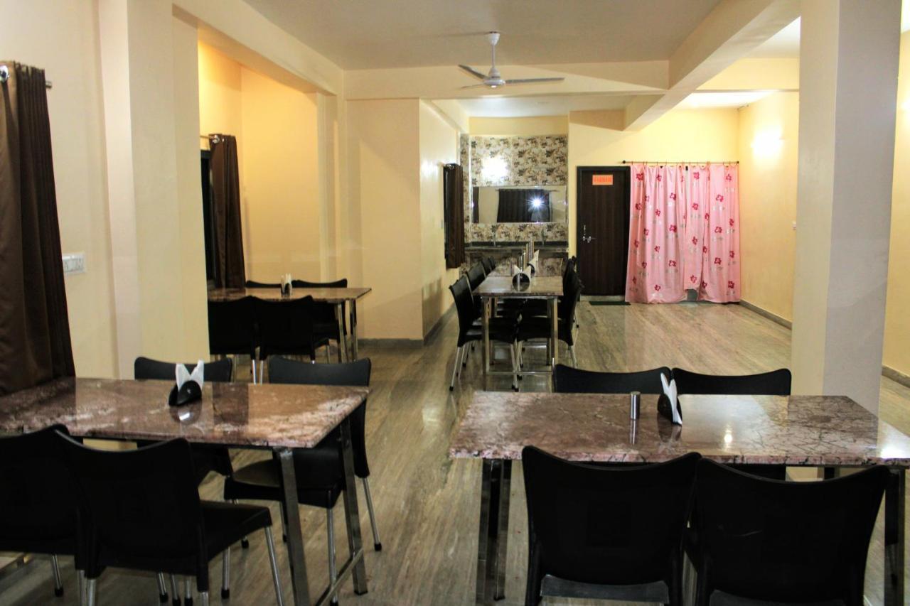 Maruti Group Of Hotels - Shri Naman Nāthdwāra Buitenkant foto