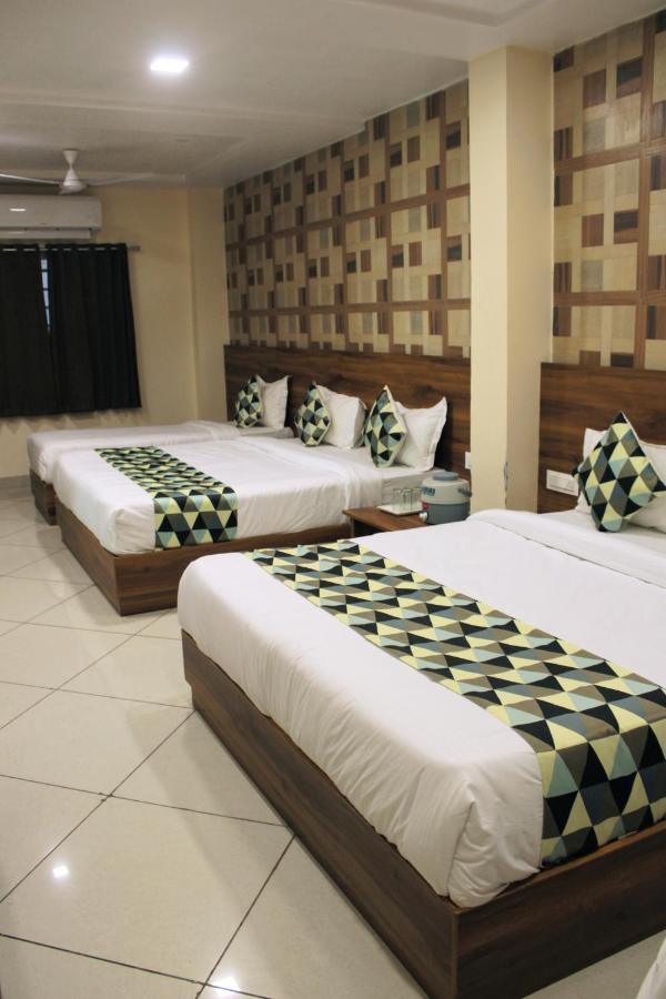Maruti Group Of Hotels - Shri Naman Nāthdwāra Buitenkant foto