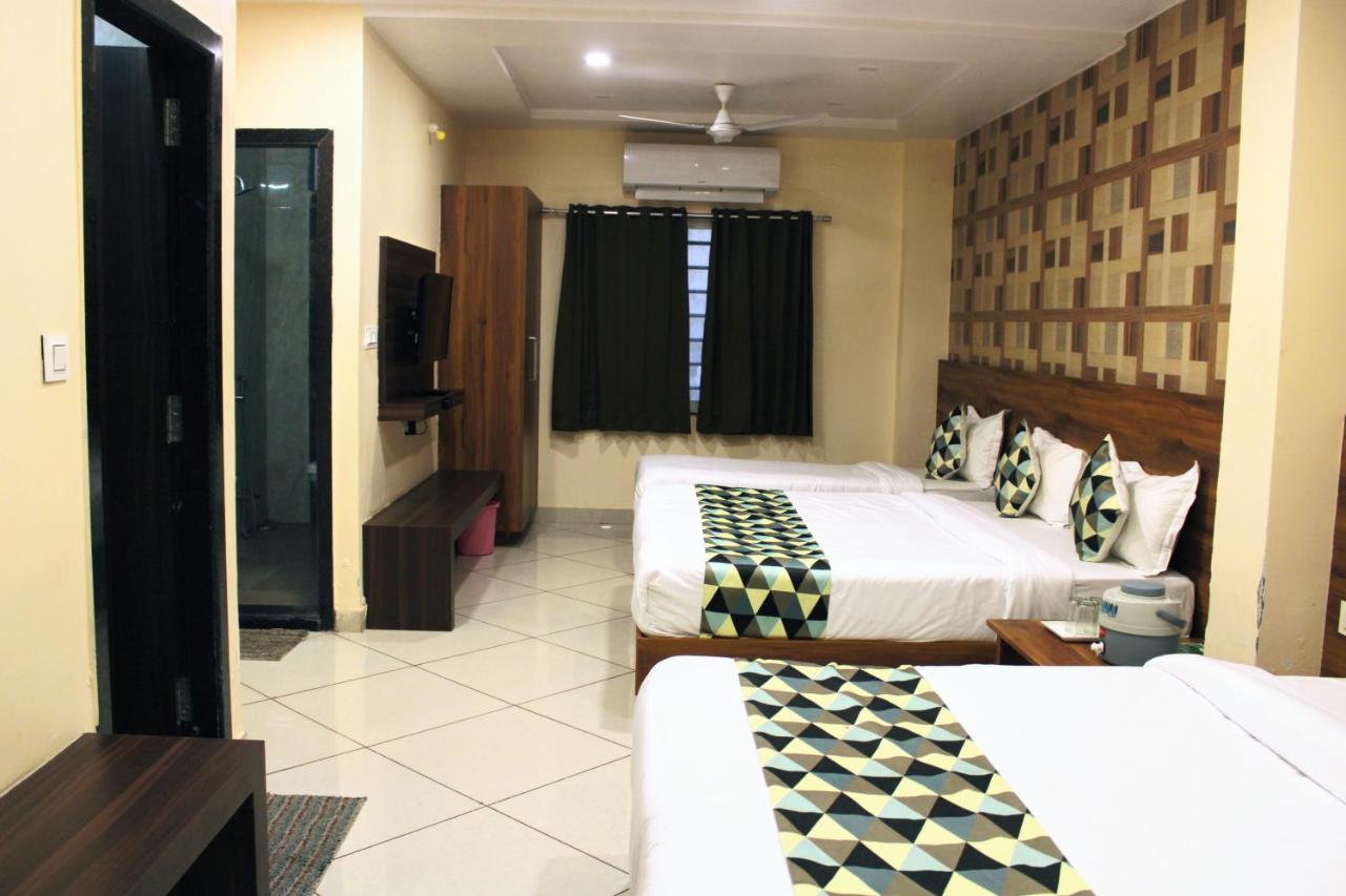 Maruti Group Of Hotels - Shri Naman Nāthdwāra Buitenkant foto