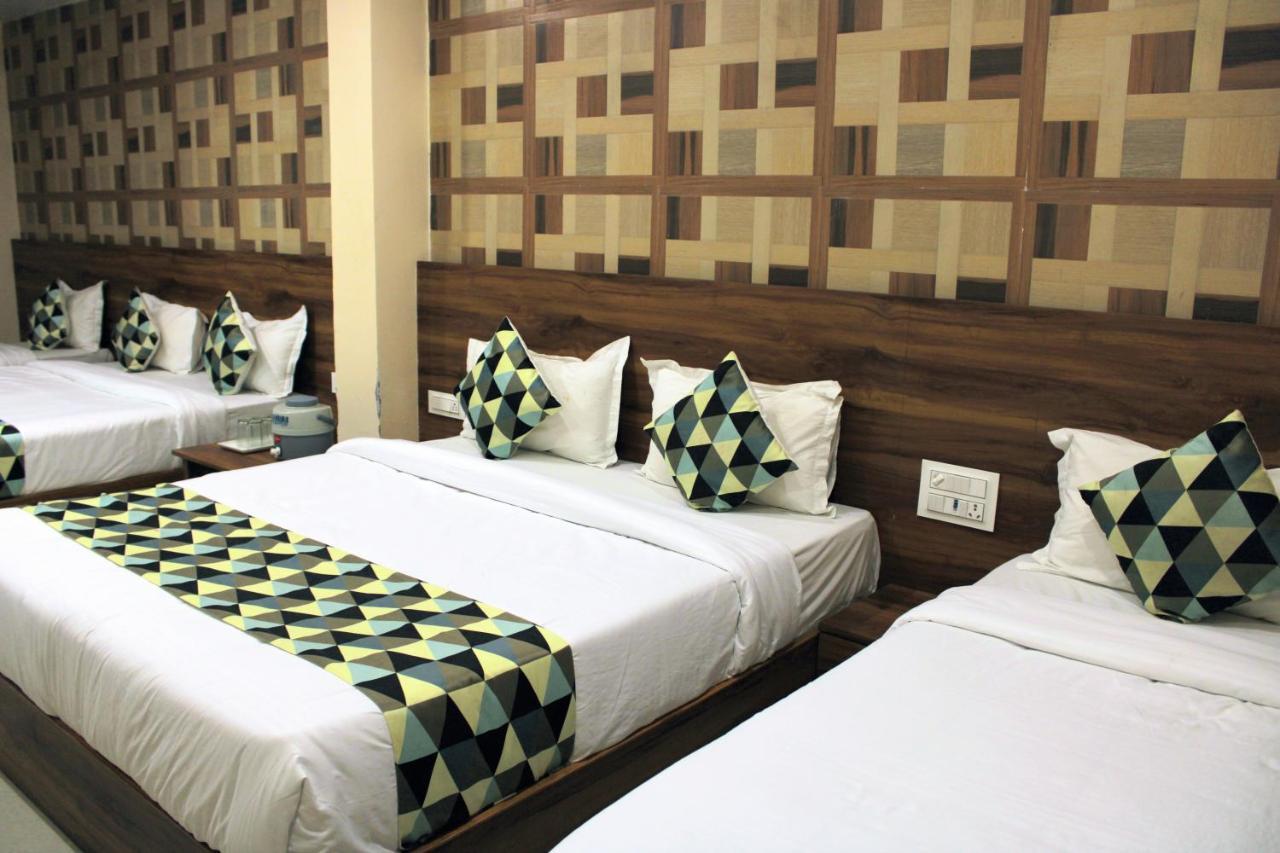 Maruti Group Of Hotels - Shri Naman Nāthdwāra Buitenkant foto