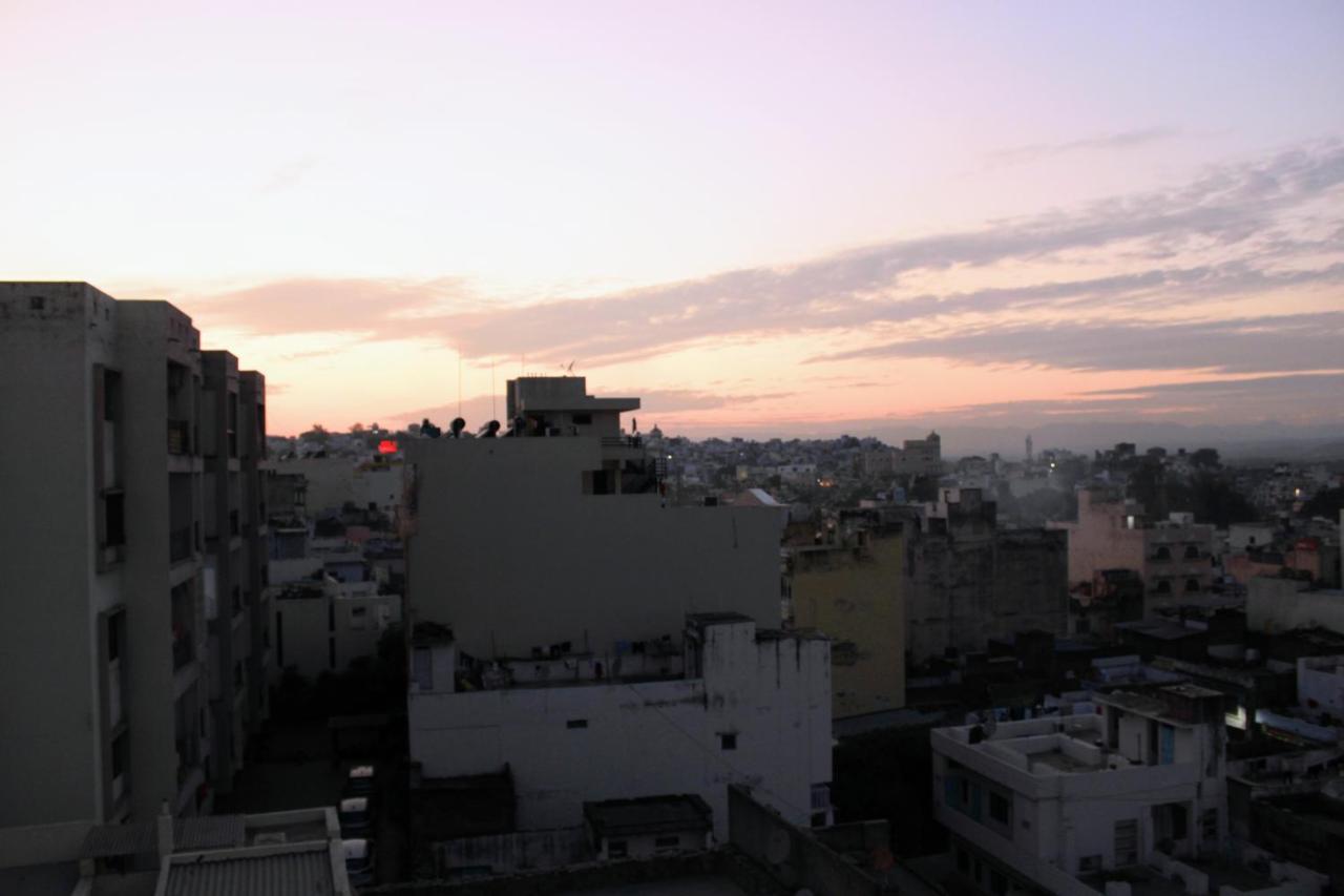 Maruti Group Of Hotels - Shri Naman Nāthdwāra Buitenkant foto