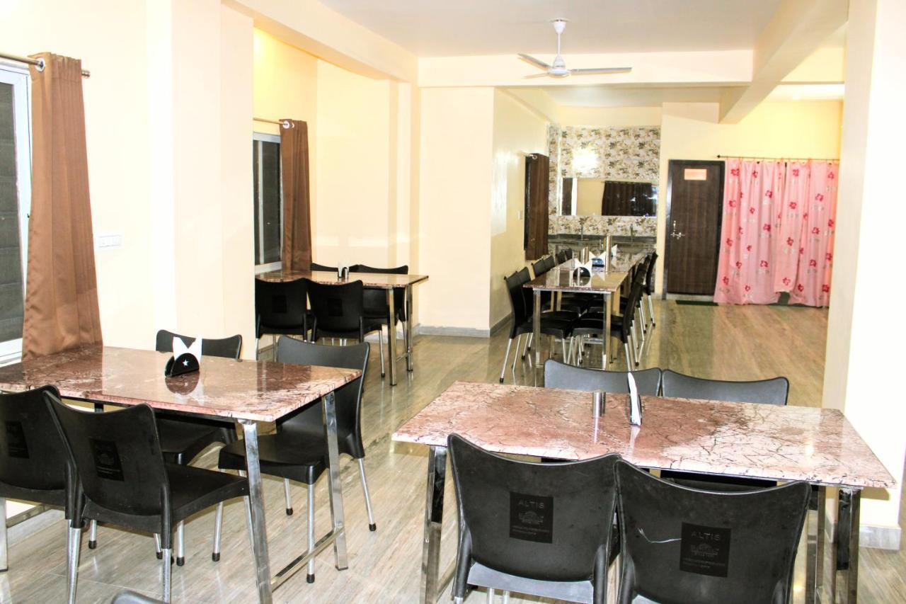 Maruti Group Of Hotels - Shri Naman Nāthdwāra Buitenkant foto
