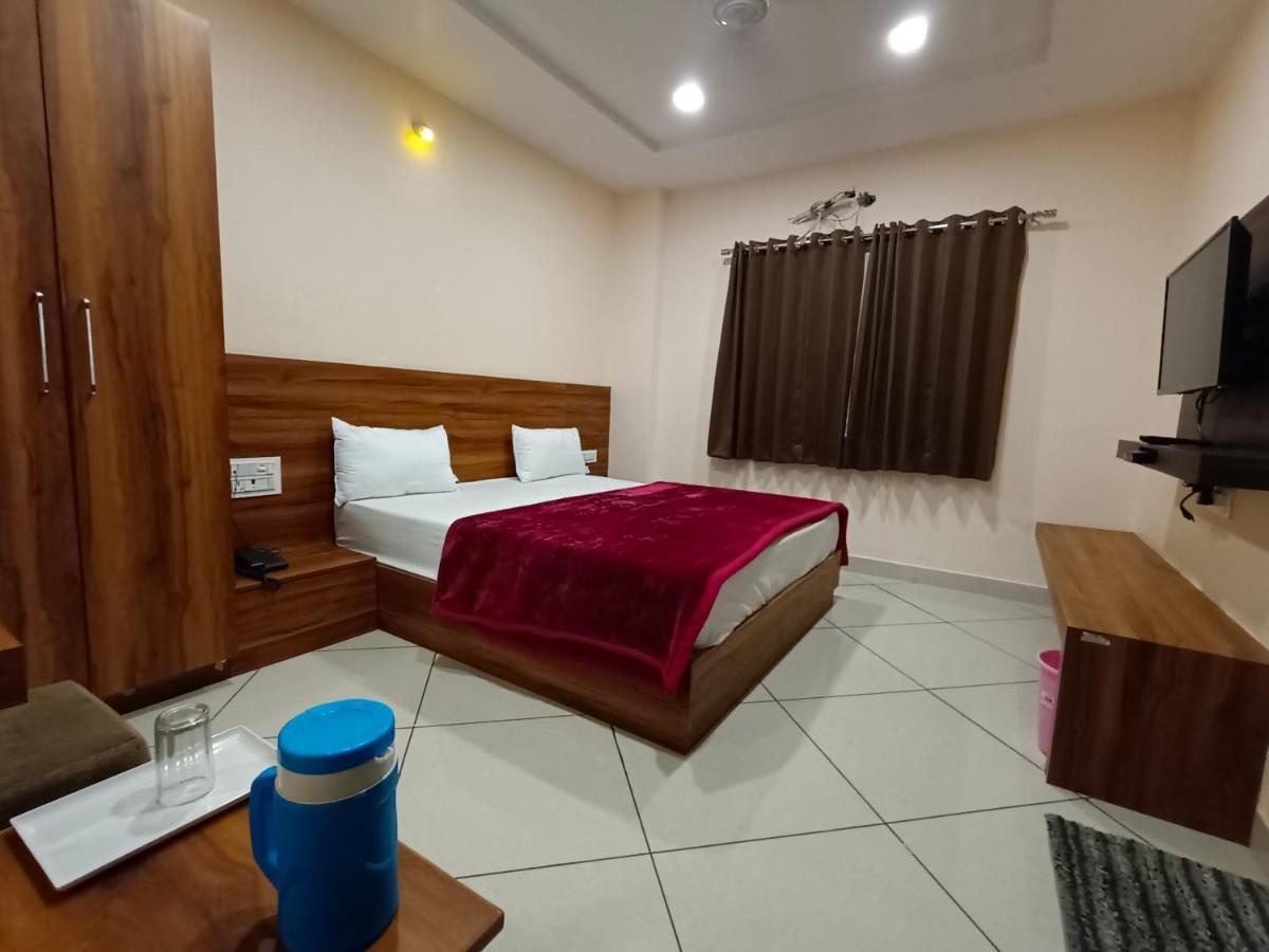 Maruti Group Of Hotels - Shri Naman Nāthdwāra Buitenkant foto