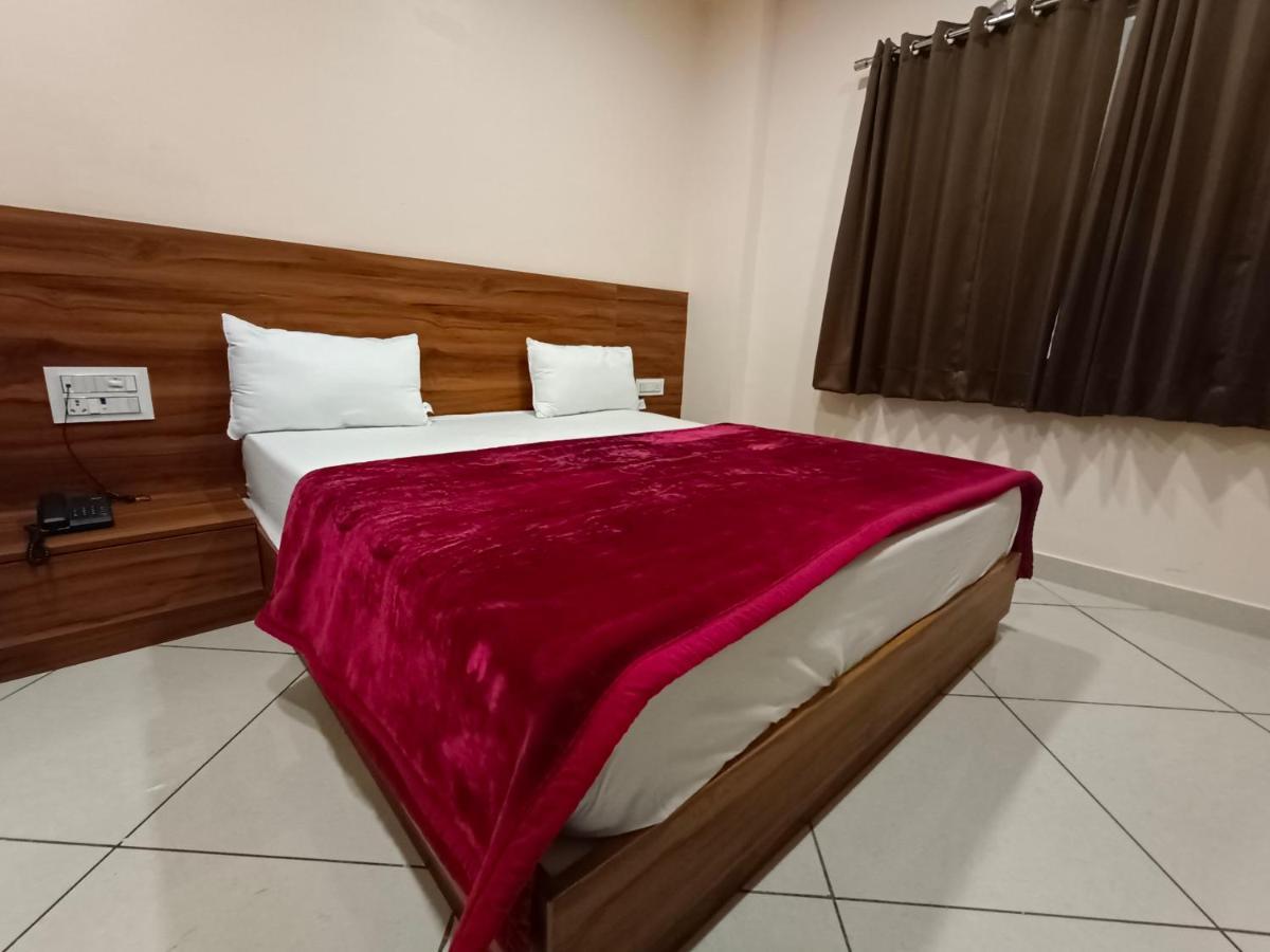Maruti Group Of Hotels - Shri Naman Nāthdwāra Buitenkant foto