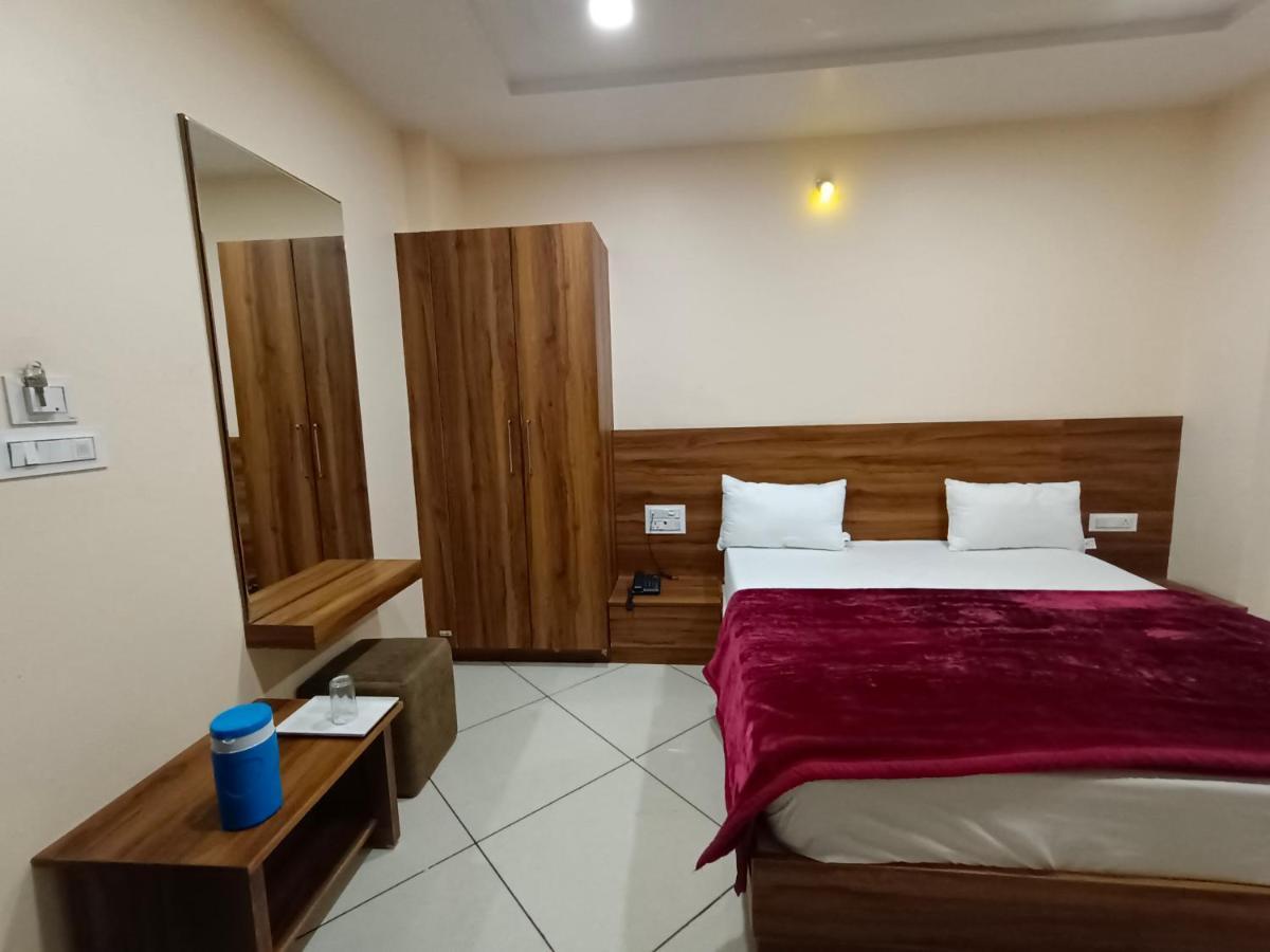 Maruti Group Of Hotels - Shri Naman Nāthdwāra Buitenkant foto
