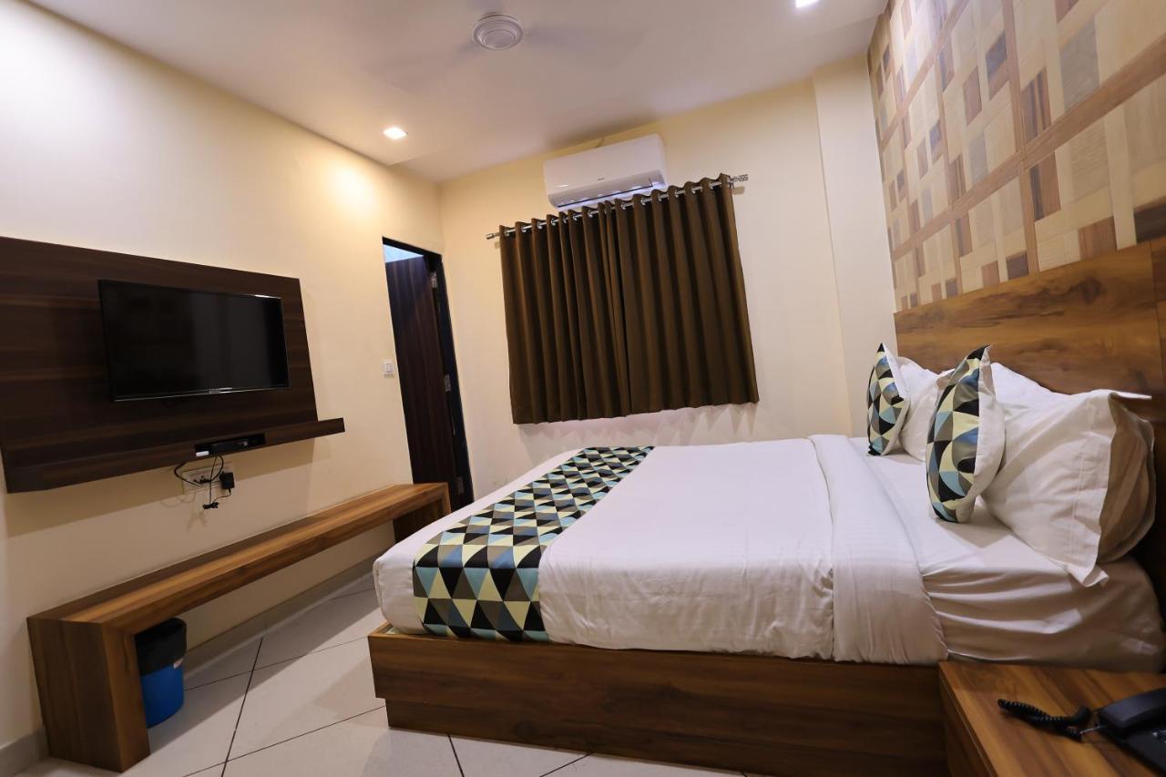 Maruti Group Of Hotels - Shri Naman Nāthdwāra Buitenkant foto