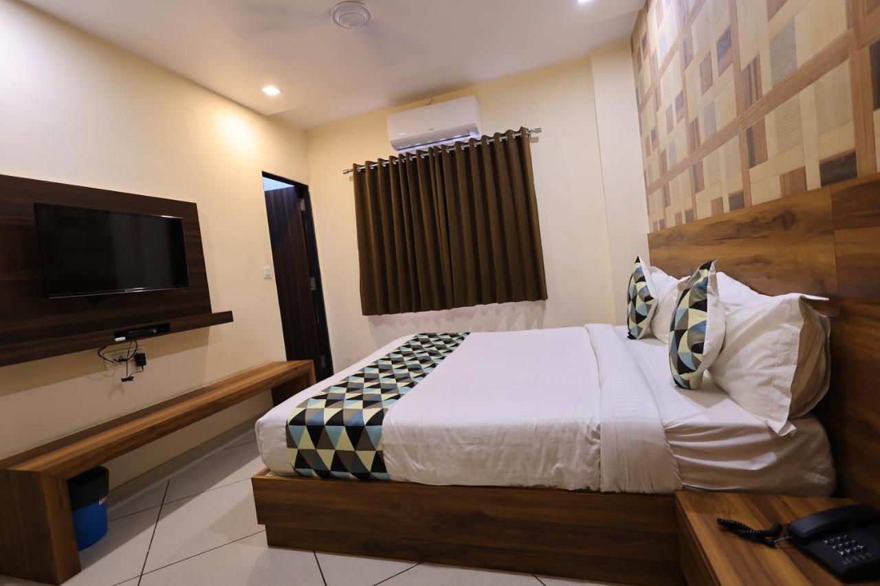 Maruti Group Of Hotels - Shri Naman Nāthdwāra Buitenkant foto