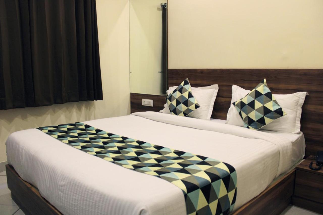 Maruti Group Of Hotels - Shri Naman Nāthdwāra Buitenkant foto