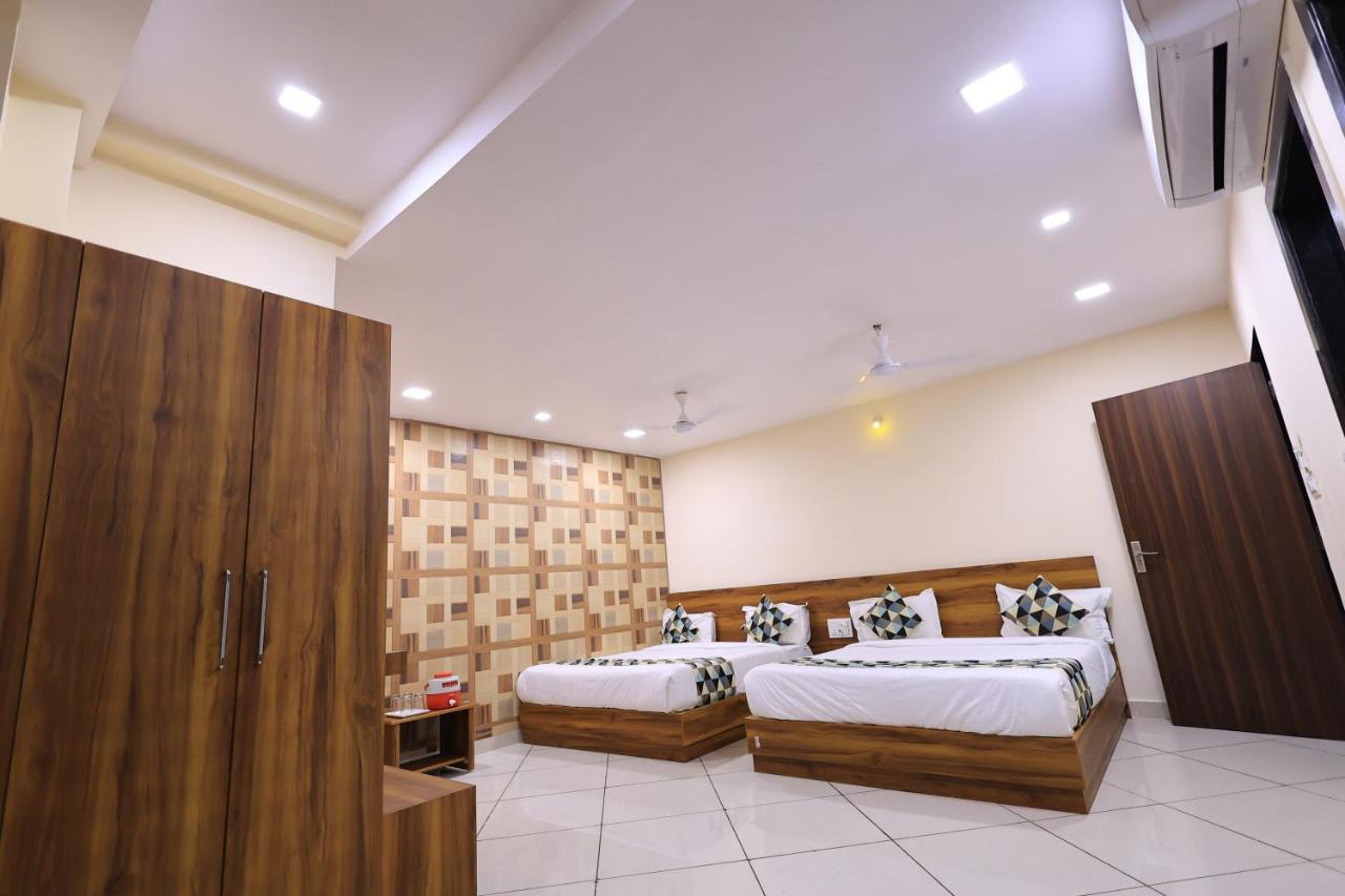 Maruti Group Of Hotels - Shri Naman Nāthdwāra Buitenkant foto