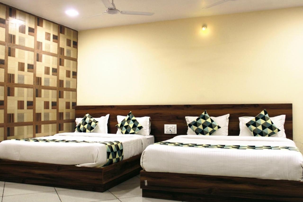 Maruti Group Of Hotels - Shri Naman Nāthdwāra Buitenkant foto